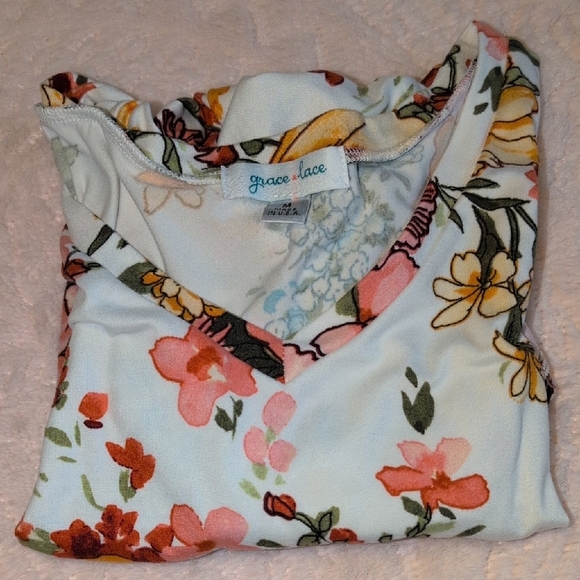 Lot Of FIVE Grace & Lace T-shirts - Picture 5 of 13